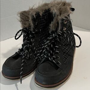 Muk Luks Black Lace-Up Faux Fur Trim Winter Boots